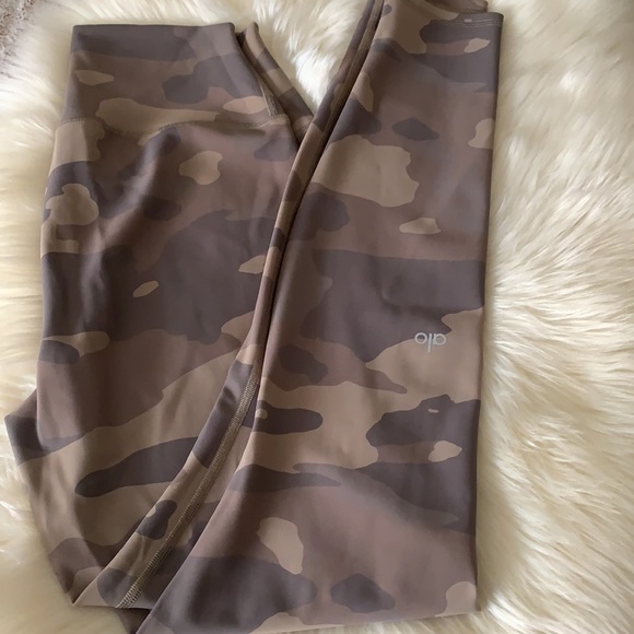 Alo Yoga High-Rise Camo Vapor Legging ***SOLD**** - Picture 5 of 5